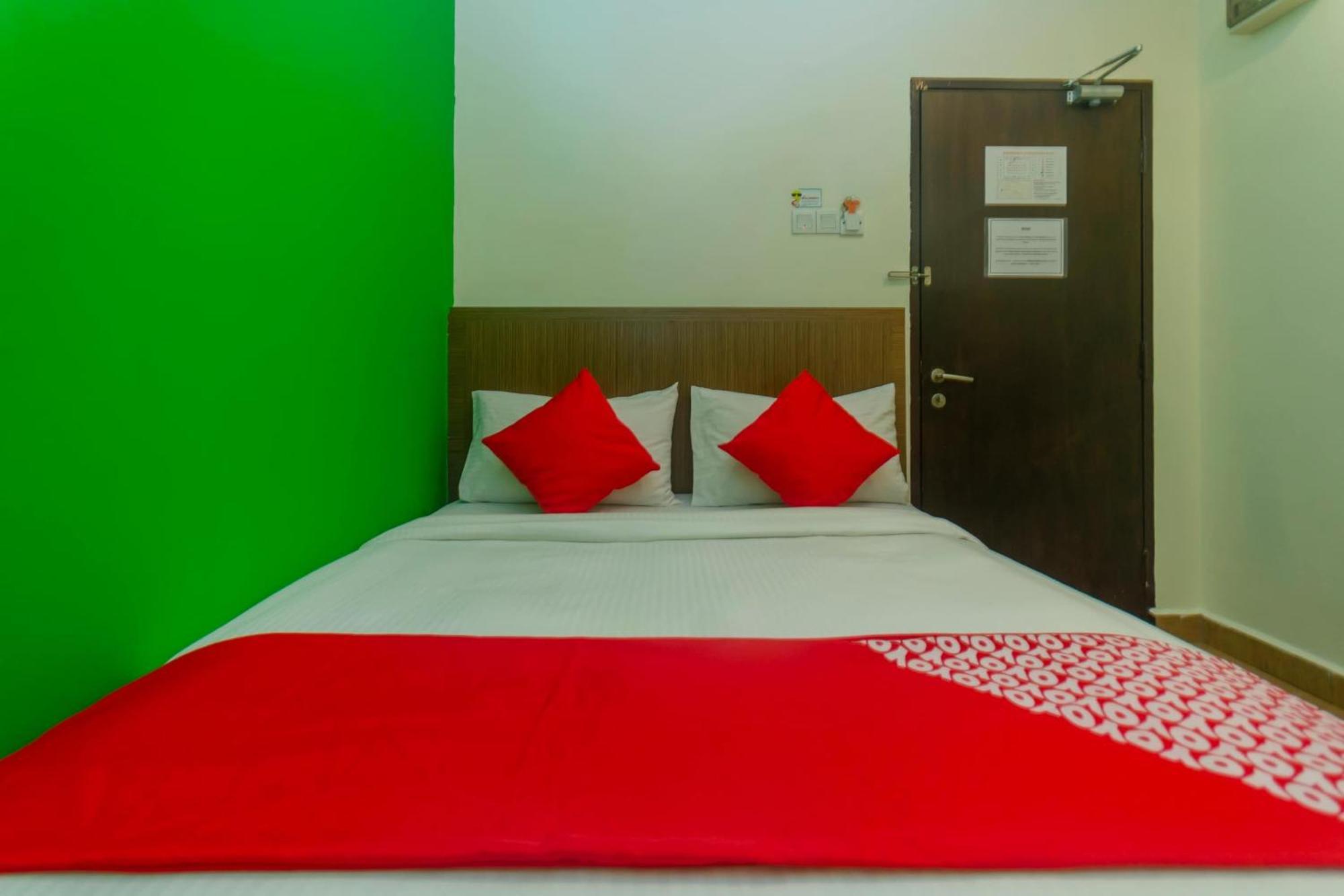 Super Oyo 596 The Vintage Hotel Johor Bahru Exterior photo