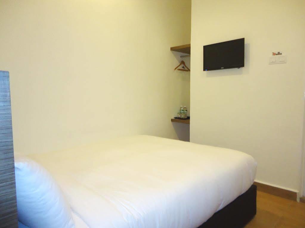 Super Oyo 596 The Vintage Hotel Johor Bahru Exterior photo